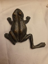 Hochwertige Skulptur Frosch