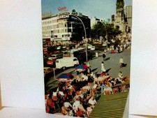 AK Berlin Kurfürstendamm. Straßenpanorama, Strassencafe, Autos, Passanten, Kirch