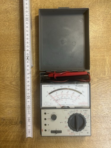 Präzises analoges multimeter - präzises,