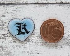 Buchstabe K Emaille Herz blau