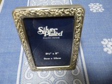 Foto  Bilderrahmen Blumengirlande versilbert 9 x 13  Samtständer schwarz 155 g