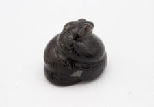 Schlange aus Obsidian mit Einschlüssen handgeschnitzte Steinfigur Schnitzerei