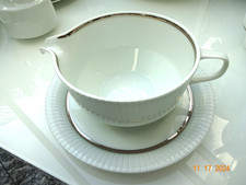 Sauciere mit Unterteller