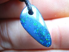 Blauer BOULDEROPAL Cabochon (