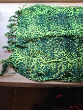 Hals Tuch Grün  Schwarz Muster