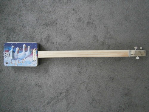Saitige cigar box canjo - cigar,