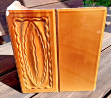 alte Kachelofenfliese aus der Jahrhundertwende, Eckkachel