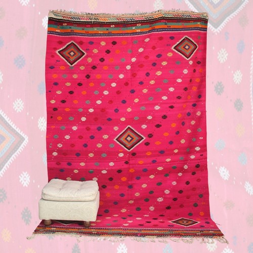 Kuratierter vintage rosa kelim - kuratierter,