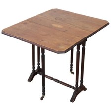 Antiker Couchtisch in Streifen