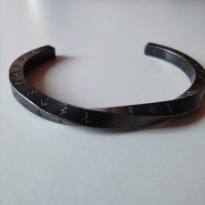 Herrenarmband Wikinger Runen Edelstahl 316L Schmuck Armreif Dunkel (Delle)