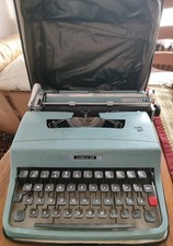 Uralte Schreibmaschine Olivetti Lettera 32