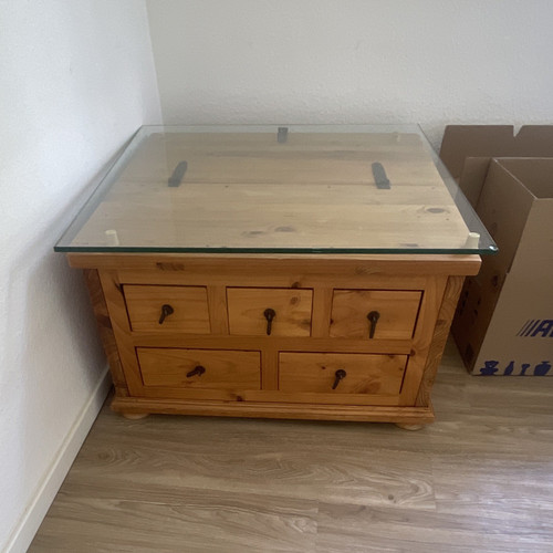 Kommode aus hellem holz mit - aus,
