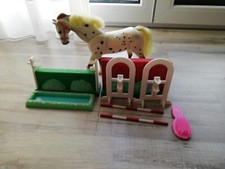 Spring Pferd mit Hindernis