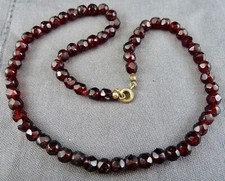 Granat Kette antik facettiert