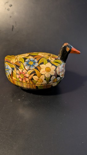 Lackdose form einer ente - in,