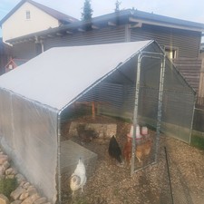 Hühnerhaus mit Freigehege