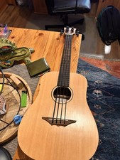 Bass Ukulele Harley Benton mit