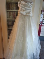 Trägerloses Tullkleid