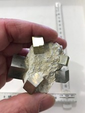 MM Mineralien Besonderheit Pyrit Würfel Mergel Navajun Spanien (Sch3-21)