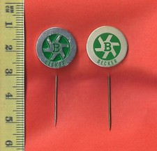 2 x BECKER Anstecknadeln Landmaschinen aus meiner Sammlung Lagerfach Nr.  917