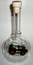 Kristallflasche mit Traktor
