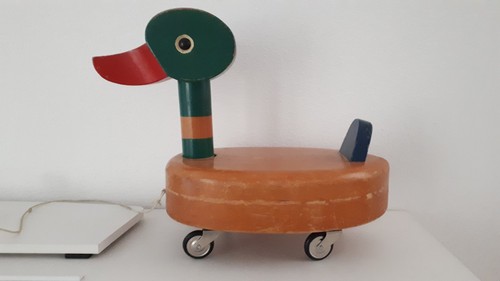 Alte ente auf rollen - alte, aus