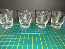 4 stilvolle Schnapsgläser nur im Schrank gestanden