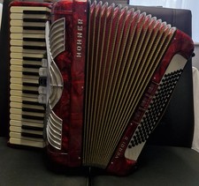 Hohner Verdi II Akkordeon, 96 Bässe 3 chörig mit Gurt und Koffer