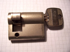 1 x Halbzylinder Winkhaus 0/30