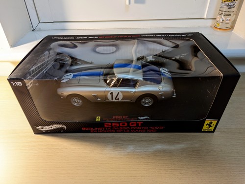 Hot wheels elite ferrari - 1/18,