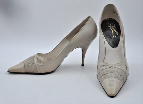Authentisches paar neue schuhe - authentisches,