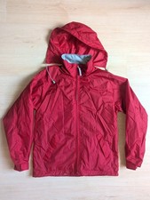 Rote Jacke, Regenjacke in