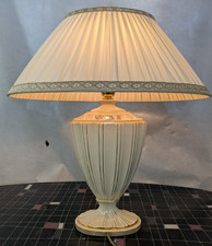 Grosse elegante Tischlampe