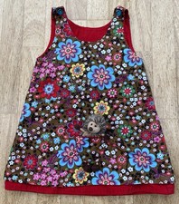 Fröhliches Kleid mit süßem