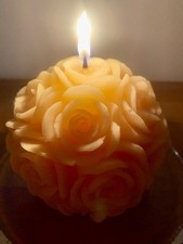 Große Rosenkugel-Kerze aus