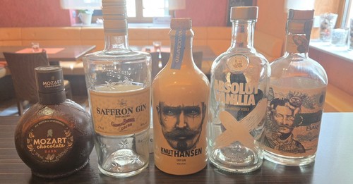 Leere flaschen absolut - 5,