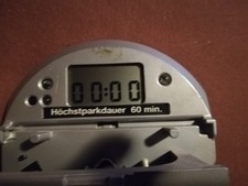 PARKUHR ELEKTRONISCH (FUNKTIONIERT MIT 4 BATTERIEN,EINWURF 1,00 DM UND 0,50 DM)