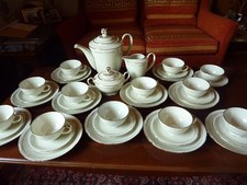 38tlg. Kaffee-/Teeservice Goldrand Reliefdekor Zeh Scherzer Bavaria - 1950er J.