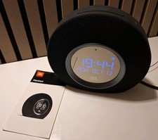 JBL Horizon Bluetooth-Lautsprecher, Radiowecker, USB-Ladefunktion, Licht