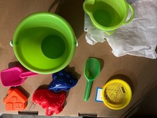 Sandspielzeug Buddelkasten Spielzeug Konvolut Eimer Förmchen Schaufeln Sieb Bunt