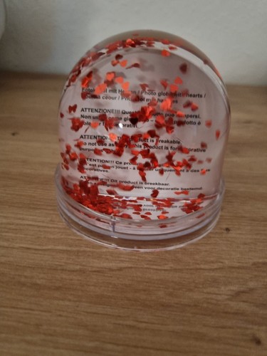 Schneekugel mit herzen - schneekugel,