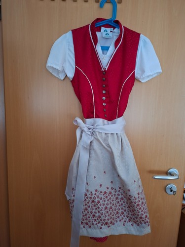 Wunderschönes rotes dirndl - wunderschönes,