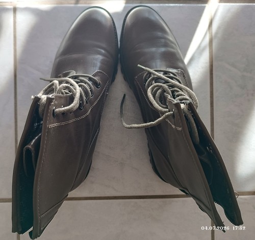 Paar dunkelbraune und - 1,