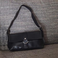 Nannini Schultertasche in schwarzem Lederimitat