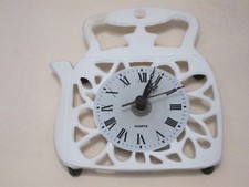 Kleine Küchenuhr Kaffeekanne Metall weiß Wanduhr Teekanne Quartz Vintage Uhr