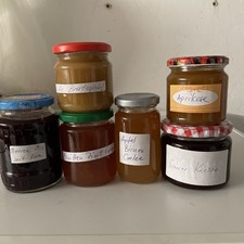 6 Gläser Marmelade/Gelee von