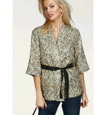 B. Young Brokat Kimono Blazer