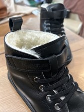 NEU! Schwarzer Winterstiefel