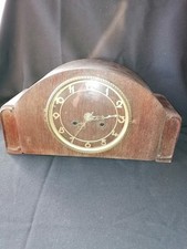 Alte Kaminuhr, funktionsfähig, umgerüstet auf Batterie, schlägt volle Stunde,