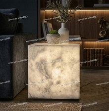 Leuchtender Alabaster Würfel